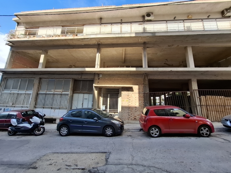 Οικόπεδο 900τμ με Ημιτελές Κτίριο, Κοντά στην Πλατεία Μπουρναζίου 