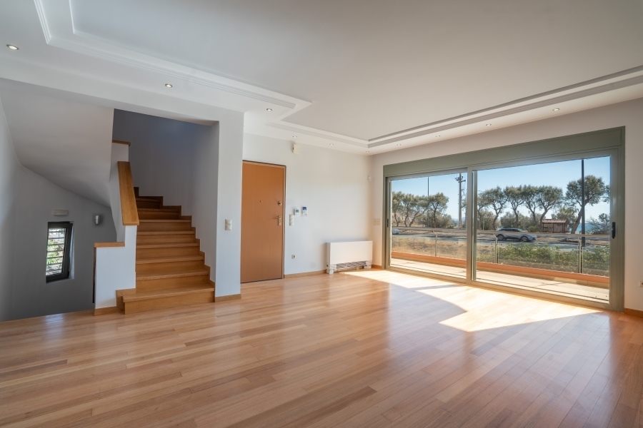 Luxury Villa in Varkiza: Sea View and Elegance on the Athenian Riviera 