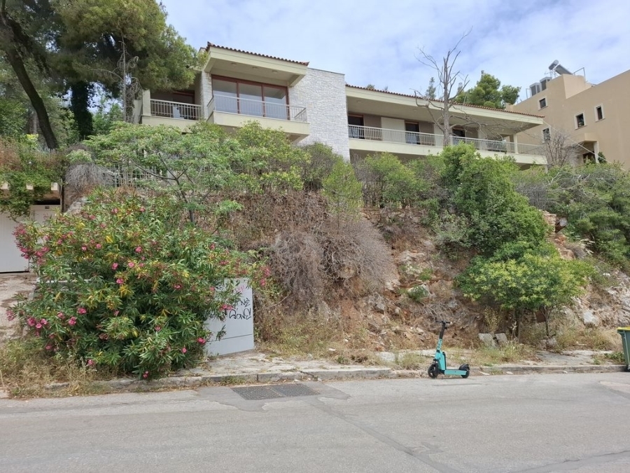 Ενιαία Διώροφη Μονοκατοικία 660 τ.μ. σε Οικόπεδο 1.359 τ.μ. στην Πολιτεία Κηφισιάς 