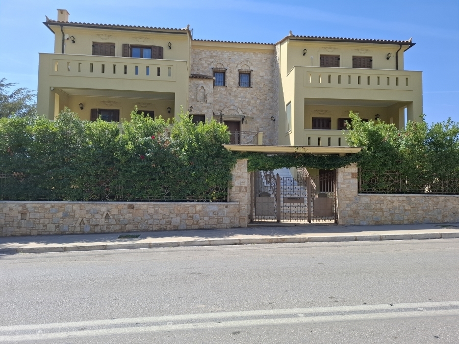 Residential Building in Politia — Ideal for Investment & Living 