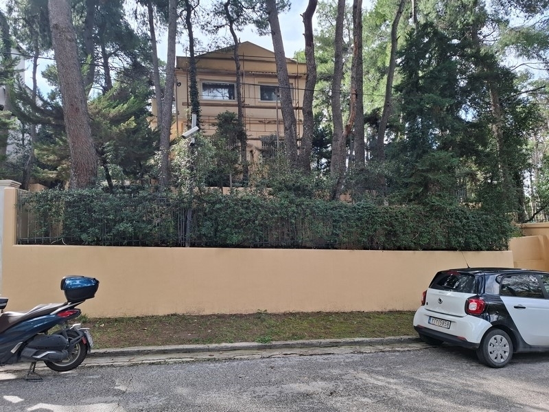 Εκάλη – Ενιαία Κατοικία 850 τ.μ. με Εσωτερική Πισίνα και Κήπο 