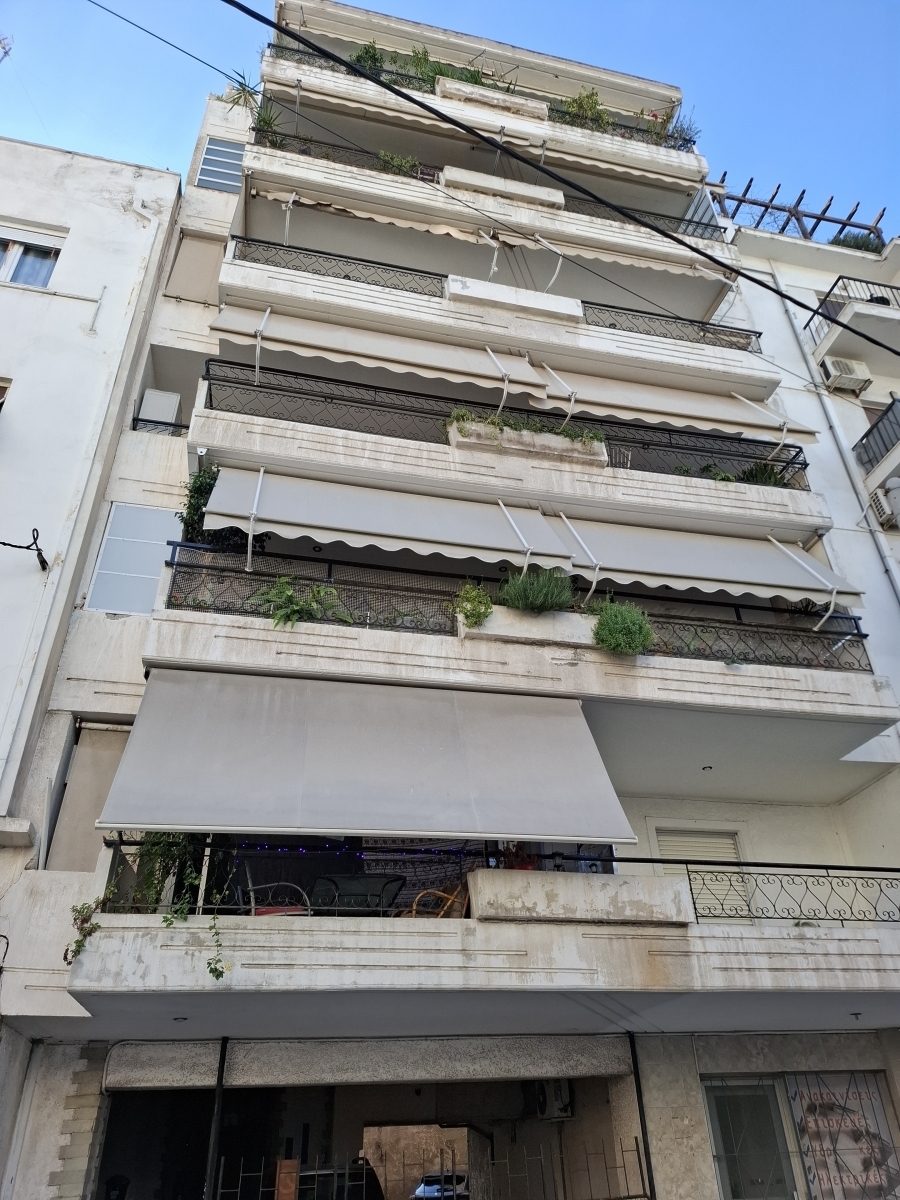 95 sq.m. Apartment on the 4th Floor in Freattyda, Piraeus tzaneio 